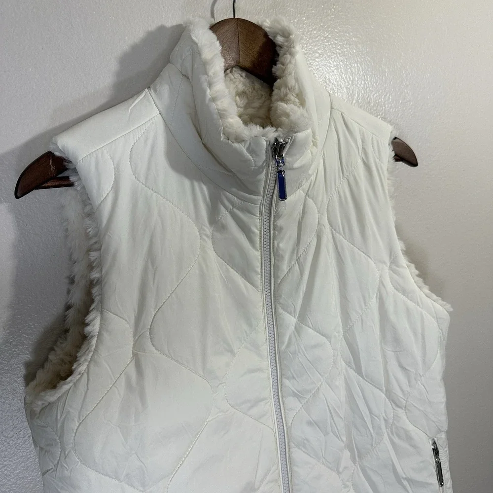 NWOT CJ BANKS Women's Reversible Petite Medium White Quilted Puffer Vest